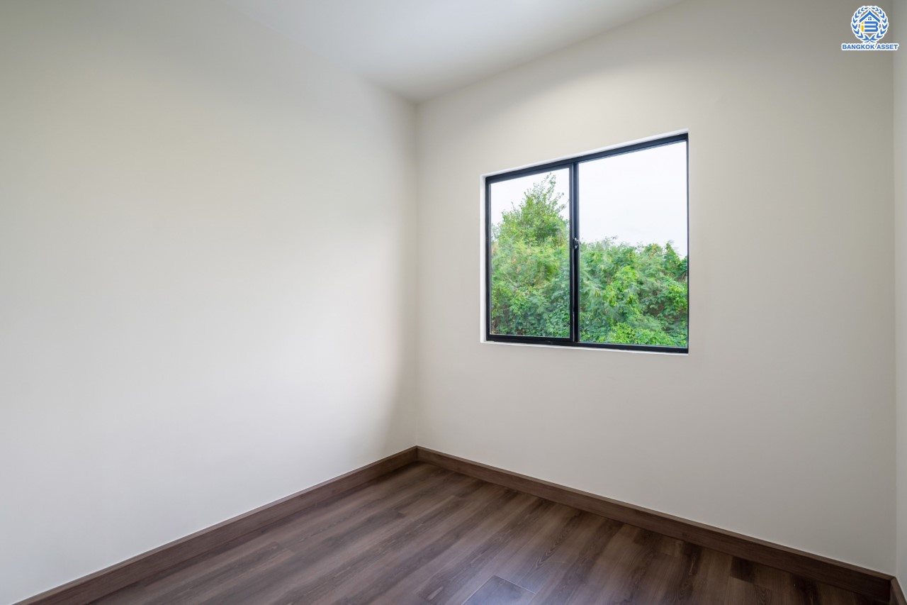 ทาวน์เฮ้าส์มือสอง ย่านนนทบุรี  ม.พฤกษา54 วงแหวน-คลองถนน บ้านพร้อมอยู่สไตล์โมเดิร์น ฟังก์ชัน 3 ห้องนอน 2 ห้องน้ำ จอดรถได้ 1 คัน เนื้อที่ 17.6 ตร.ว. บนทำเลศักยภาพ เชื่อมต่อถนนกาญจนาฯ ใกล้เซ็นทรัลเวสต์เกต รถไฟฟ้าสายสีม่วง "สถานีตลาดบางใหญ่" และ ทางด่วน "ศรีรัช"